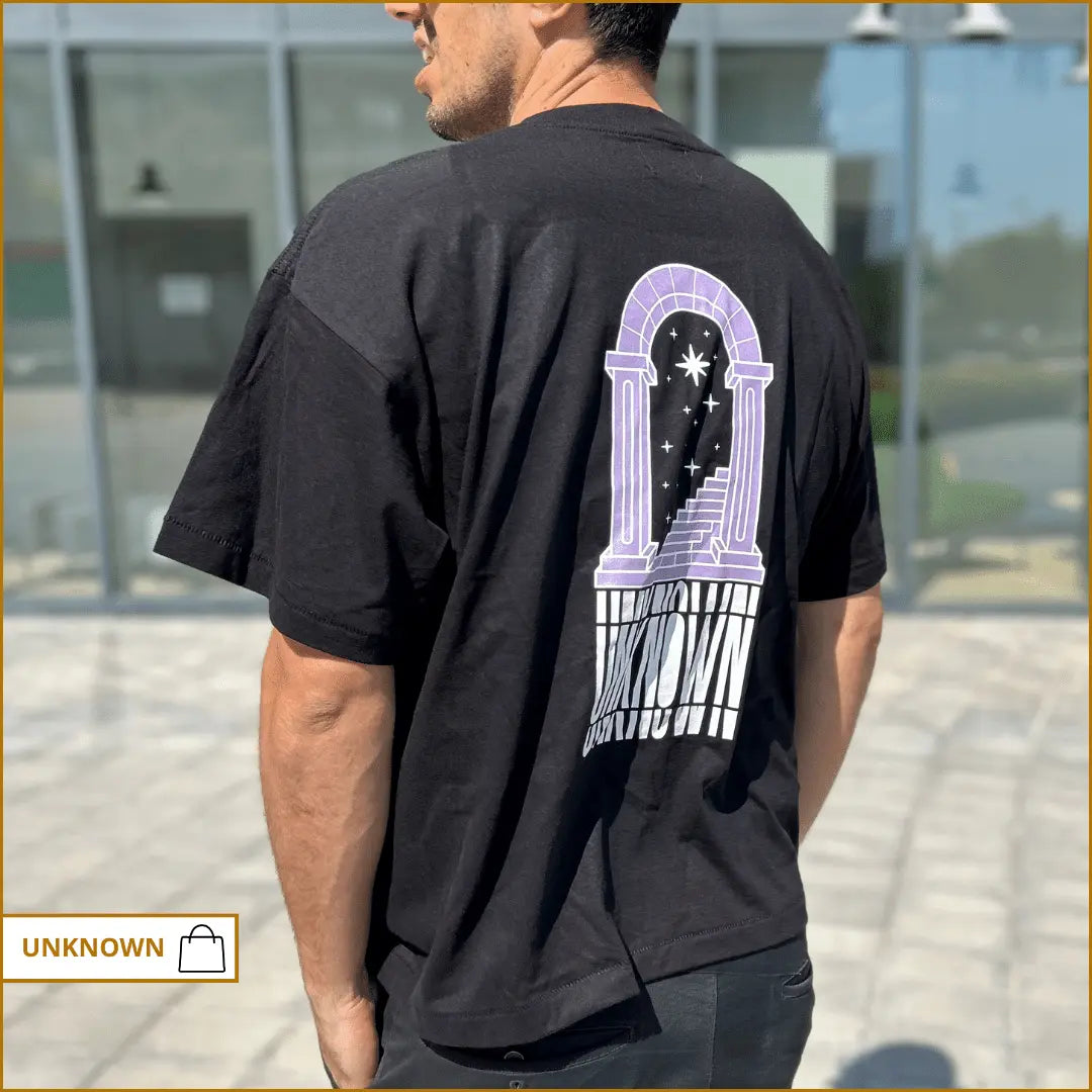 UNKNOWN - CAMISETA NEGRA OVERSIZED BOXY FIT